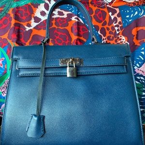 Classic Kelly-style bag